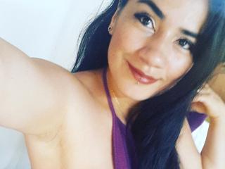 KimWallton - Chat sexe avec cette étonnante fille hot ayant une grosse poitrine sur Xlove 