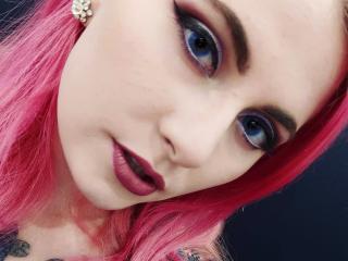 YummyDolly - Chat cam nude with this standard build Hot chicks 