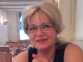 TheFirstLady - Live cam exciting with a European Mature 