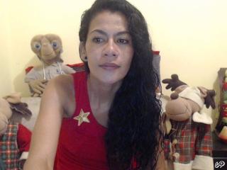 UvaLatina - Chat cam sexy with this thin constitution MILF 