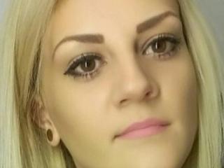 SarahFontain - Chat cam hard with a trimmed sexual organ Young and sexy lady 