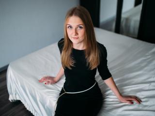 AreliaFlower - Webcam porn with this European Young and sexy lady 