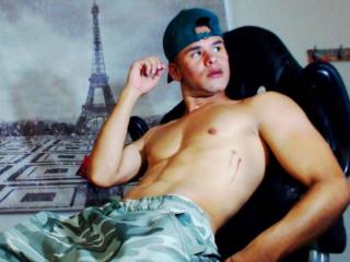 DerrickBigX - chat online exciting with this Homosexuals with toned body 