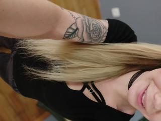 CarolineBlonde - Chat xXx with a shaved intimate parts Sexy babes 