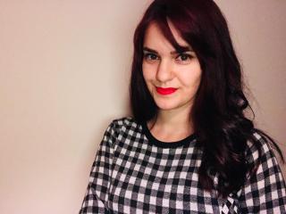 LaraFontaineX - Webcam live x with this shaved vagina Young lady 