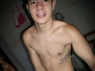 ThomasParker - Webcam live sex with this latin american Gays 