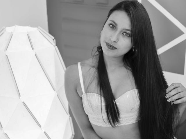 Sophiedelacruz - online show exciting with a latin american Lady 