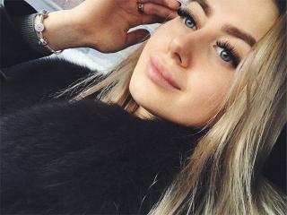 AlexaFlex - Live chat hard with a White Girl 