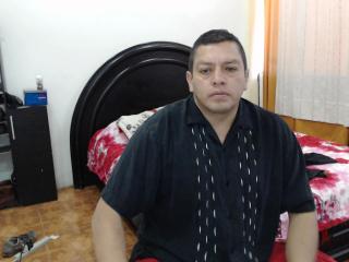 LatinoBoyXX - Webcam live sexy avec un Couple Homo corps dans la norme sur le site Xlove Gay 