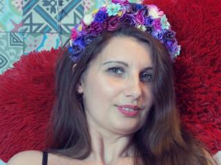 Sylena - Live chat sexy with a chestnut hair Gorgeous lady 