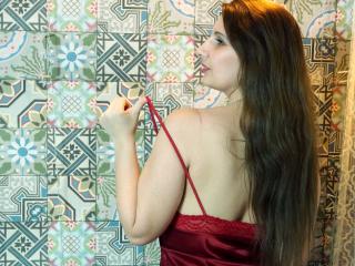 Sylena - Chat live sex with a auburn hair Attractive woman 