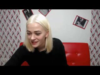 AudreyDukes - Cam x avec une éclatante canon bien roulée avec une chatte poilue  