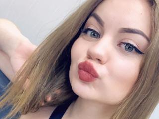 AvaKeen - Live chat sex with a chestnut hair Hot babe 