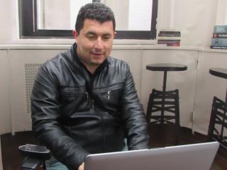 BigChris69 - online chat exciting with a stout build Men sexually attracted to the same sex 