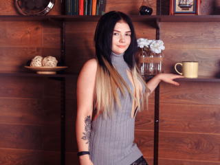 XMaryRosex - online chat sexy with a beefy 18+ teen woman 