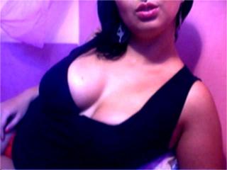 SandraHot - Webcam live hard with this dark hair Hot babe 