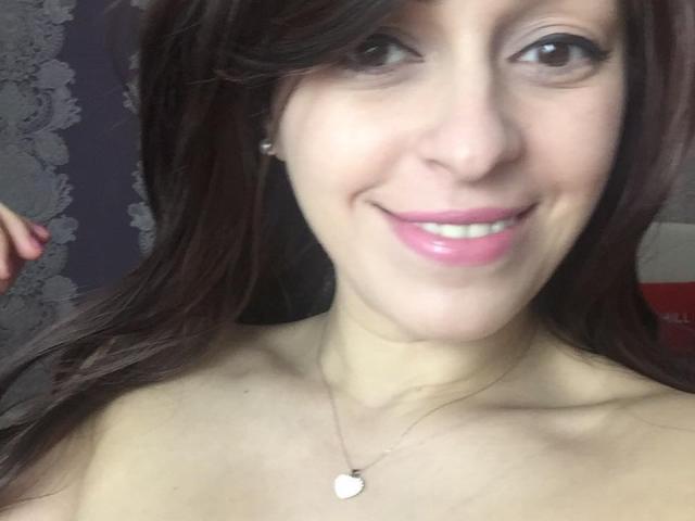 Daya - Chat cam sex with this small hooter Sexy babes 
