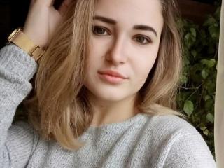 LanceLove - Chat live sex with a shaved pubis Sexy girl 