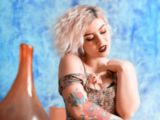RainaMay - Chat live exciting with this gold hair Sexy lady 