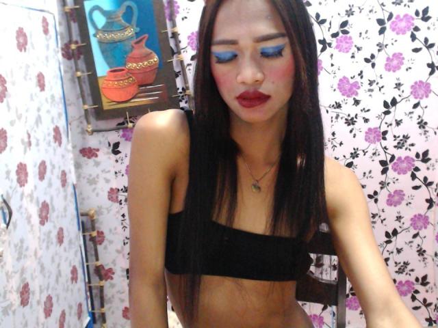 PrettyMonicaTS - Chat hard with this oriental Transsexual 
