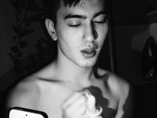 ElwardGold - chat online nude with a oriental Horny gay lads 