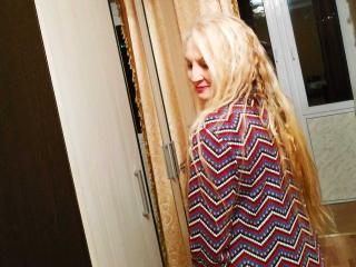 CarlyTreat - Show live intime avec une Camgirl mature très mince sur la plateforme Mature.cam 