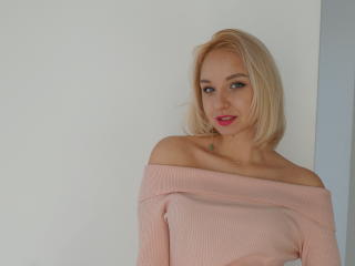 WhiteCute - Video chat exciting with this standard titty Girl 