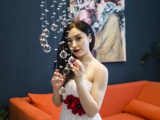 MeganBolly - Webcam intime avec cette Merveilleuse jeune beauté très sexy avec une chatte poilue sur la plateforme Xlove 