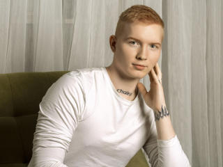 RomanticJacob - Chat live hard avec un Couple Homme aux cheveux dorés sur le site Xlove Gay 