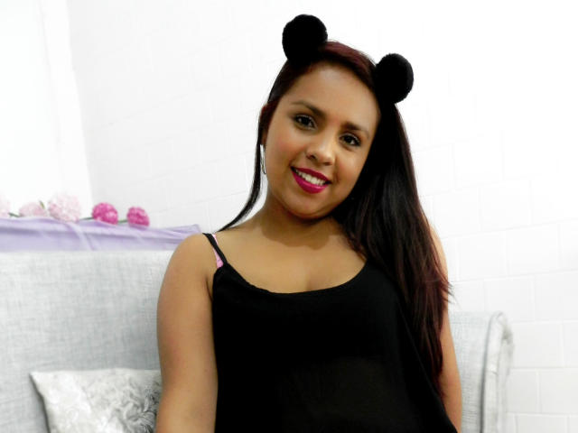 SophieFerre - Chat live porn with a latin american Girl 
