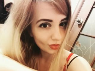 JoanSunny - online show hard with a European 18+ teen woman 