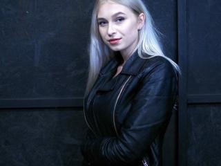 MadameVee - Chat sexy with a European Girl 