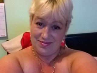 SamanthaCheis - Webcam live hard with this Mature with huge tits 