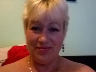 SamanthaCheis - Chat cam hot with this platinum hair Lady over 35 