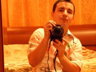 DannyDiamond - Live cam sexy avec un Couple Homme aux cheveux bruns foncés sur la plateforme Xlove Gay 