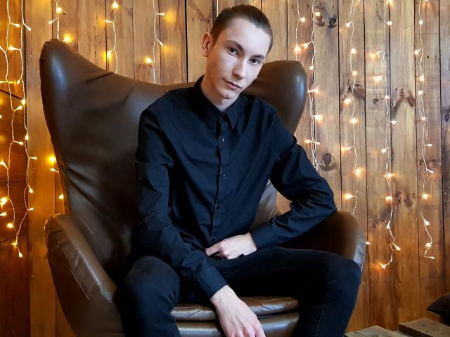 MaxAugust - chat online x with a slender build Men sexually attracted to the same sex 