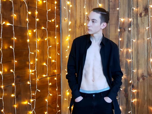 MaxAugust - Live chat sexy with this Men sexually attracted to the same sex 