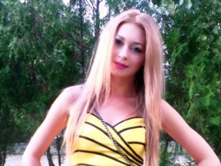 AquaTata - Show porn with a White Young lady 