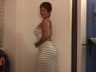 MatureMelanie - Chat hot with a well rounded Lady over 35 