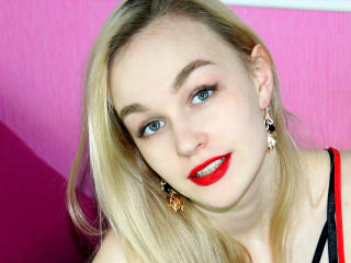 MariellaMia - Chat live hard with a standard body 18+ teen woman 
