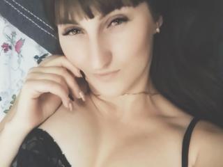 RoxyMate - Live chat nude with this chocolate like hair College hotties 