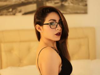 CandraGarnett - chat online sex with this Hot lady with regular tits 