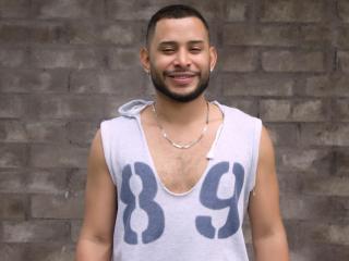 MikeTylor - Live chat sex with this shaved private part Horny gay lads 