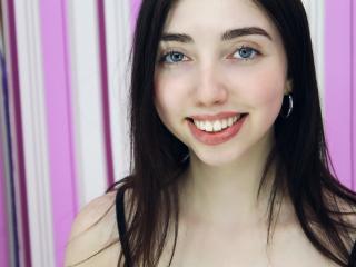 LianneShine - chat online hard with a White Young lady 