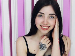 LianneShine - Chat cam sexy with this chocolate like hair Girl 