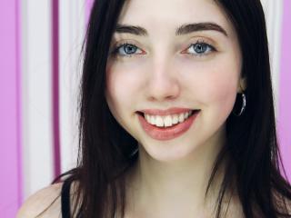 LianneShine - Show hot with a slender build 18+ teen woman 