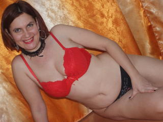 BigTitsXHot - Webcam porno avec une Mature ayant une grosse poitrine sur le site Milf cam 
