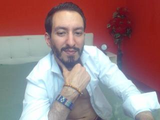 NaughtyXMind - Live sex avec un Couple Homo ayant le sexe entièrement épilé sur le service XLovegay.com 