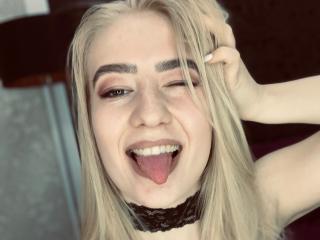 KilianWW - Live cam nude with a regular chest size Young lady 