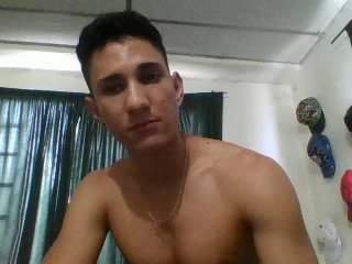 BigJohan - Live sex with this latin american Horny gay lads 